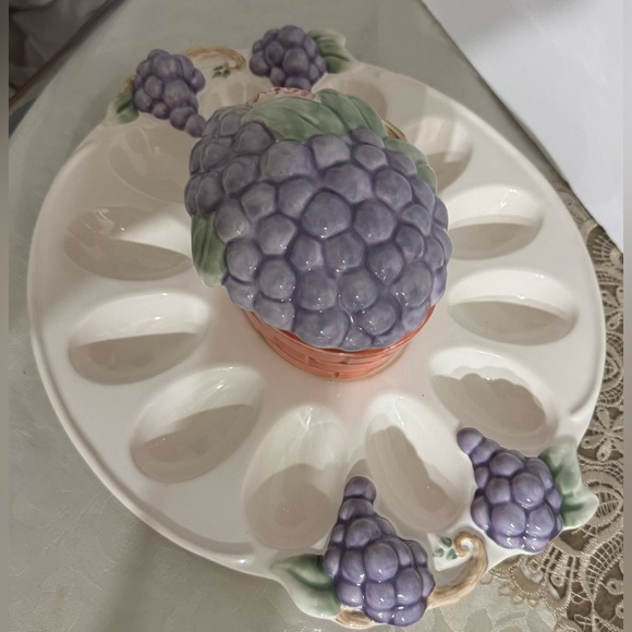 Pfaltzgraff Grapevine Deviled Egg Plate with Covered Bowl Vintage Farmhouse - Picture 3 of 13